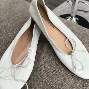 White ballet flats in good condition